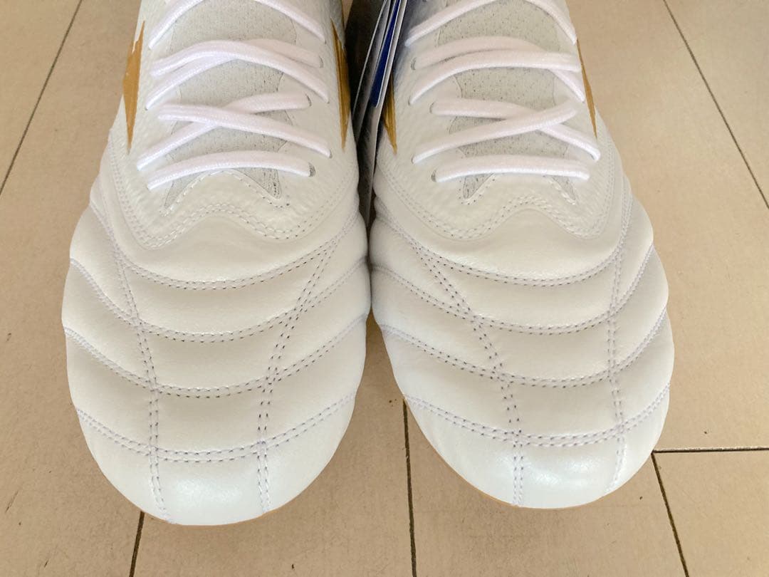 モレリアネオ4βジャパン　白✖️金　27.0㎝　新品。