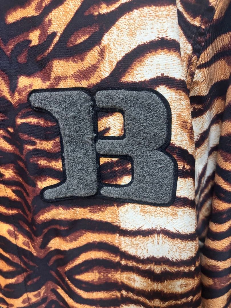 バートン　レアものスノーボードウェア　虎柄