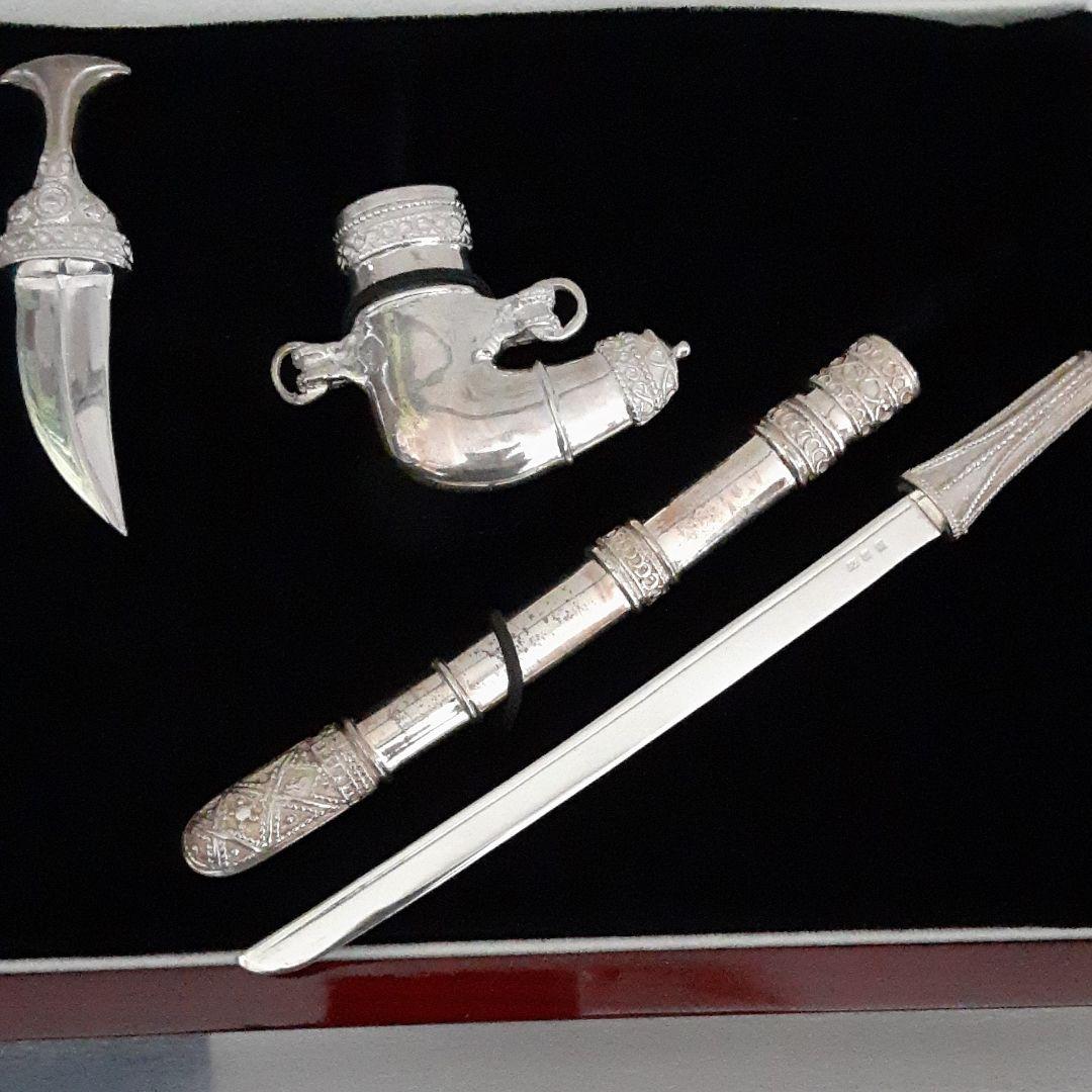 古いオマーン現地製サルタン刀剣/ミニチュア925銀製武具/木箱入中近東民芸細工