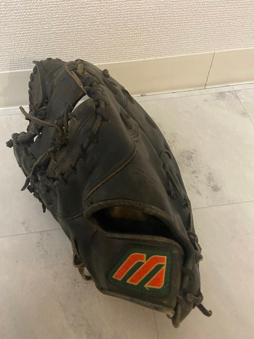 ミズノ赤ビューレザー製 軟式野球 左利き用ファーストミット