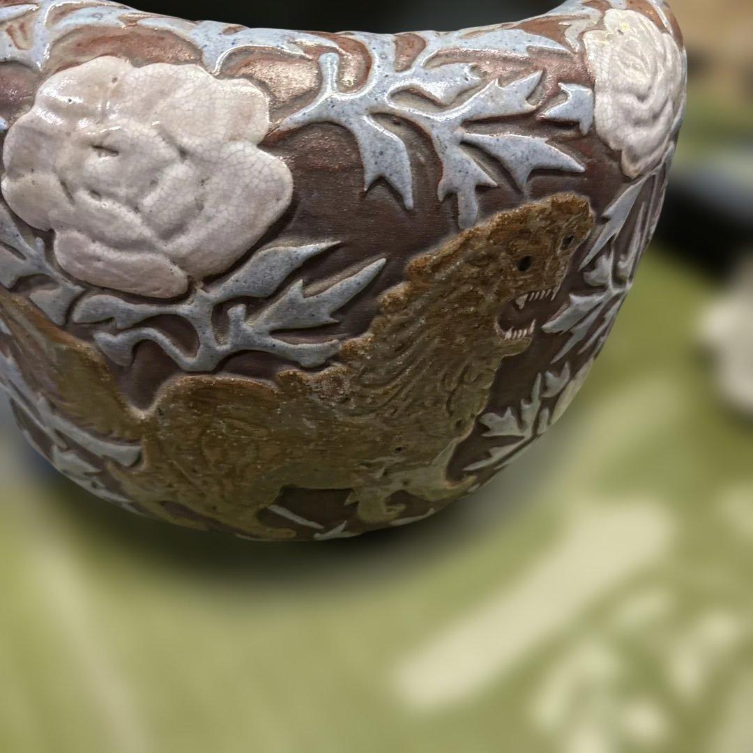 獅子と花の陶器鉢 30x30