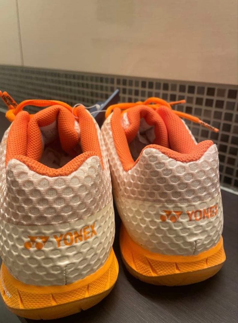 YONEX　ヨネックス　バドミントン　シューズ　オレンジ　新品　アエラス