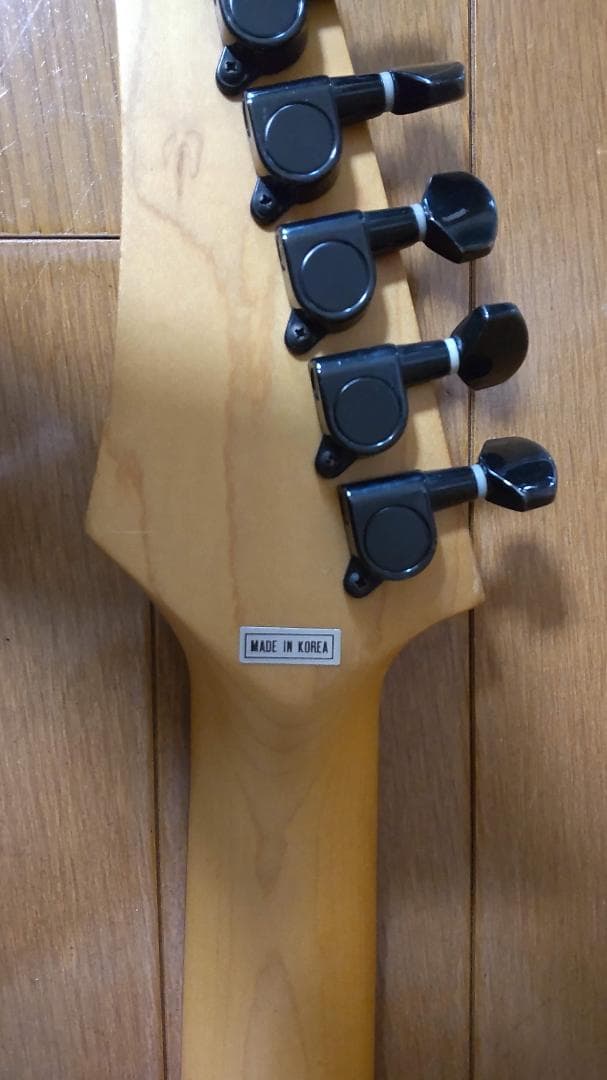 IBANEZアイバニーズ　RX180B　ブラックメイプルトップ　ギター