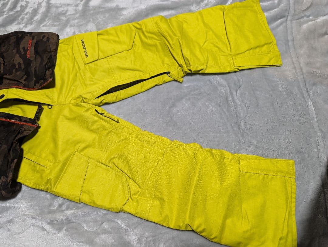 VOLCOM 子ども用スノーボードウェア迷彩