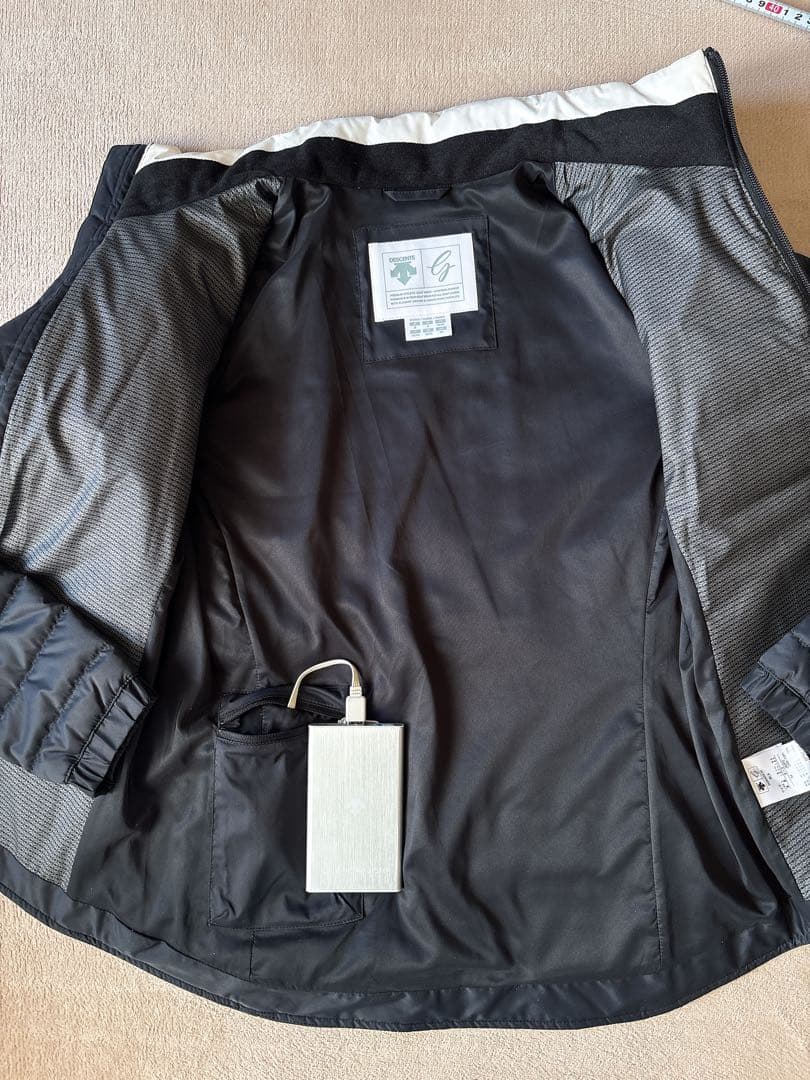 DESCENTE GOLFデサントモバイルサーモ　中綿ジャンパー温度調節アウター