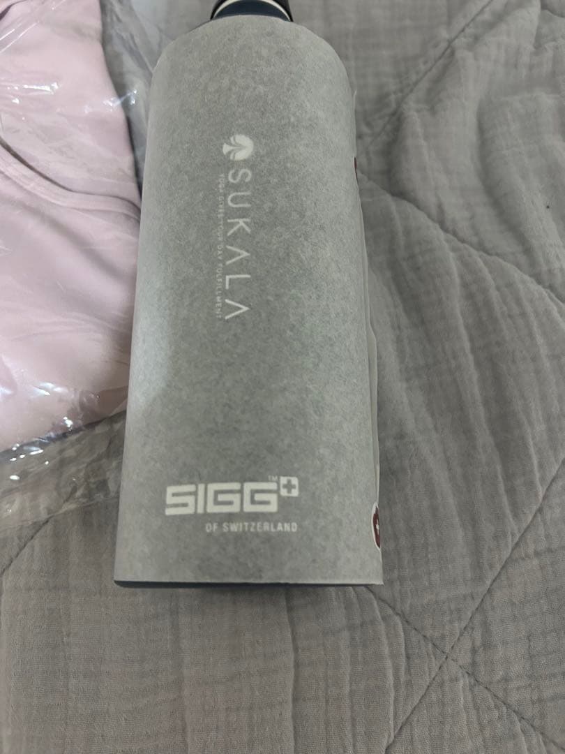 ピンクのヨガウェア Mサイズ + SIGG水筒