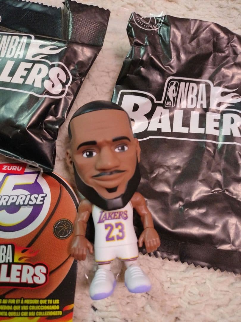 レブロン・ジェームズ アレクサンダー2つ