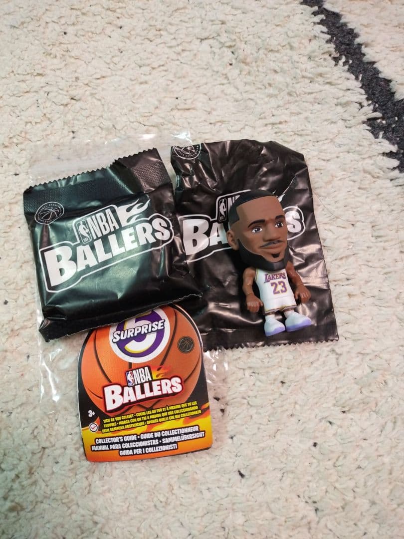 レブロン・ジェームズ アレクサンダー2つ