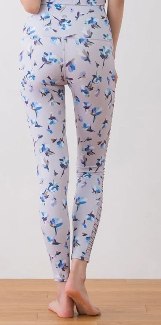 【新品未使用】MサイズSUKALAローズプリントブラトップレギンスセット