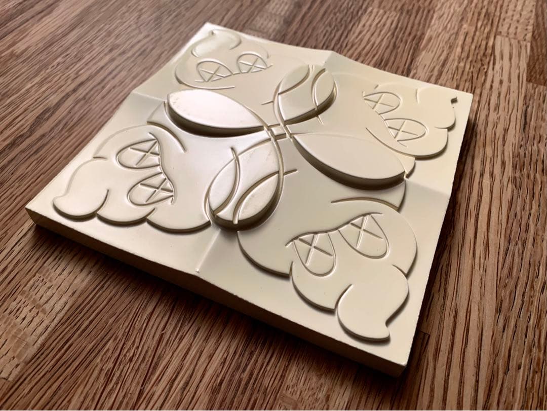 KAWS ORIGINAL FAKE ART TILE 2枚セット