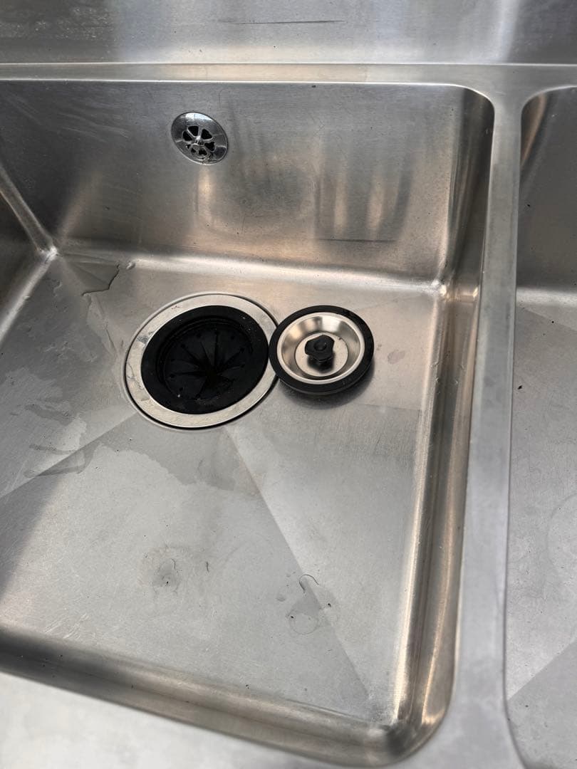 ステンレススチール製  2シンク シンク台 ストレージラック付き　蛇口4個付き