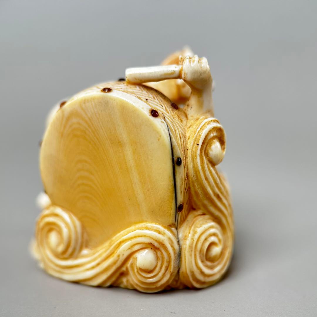 極上　根付　天然素材アンティーク骨董　飾り物　古美術　置物　細密細工　彫刻