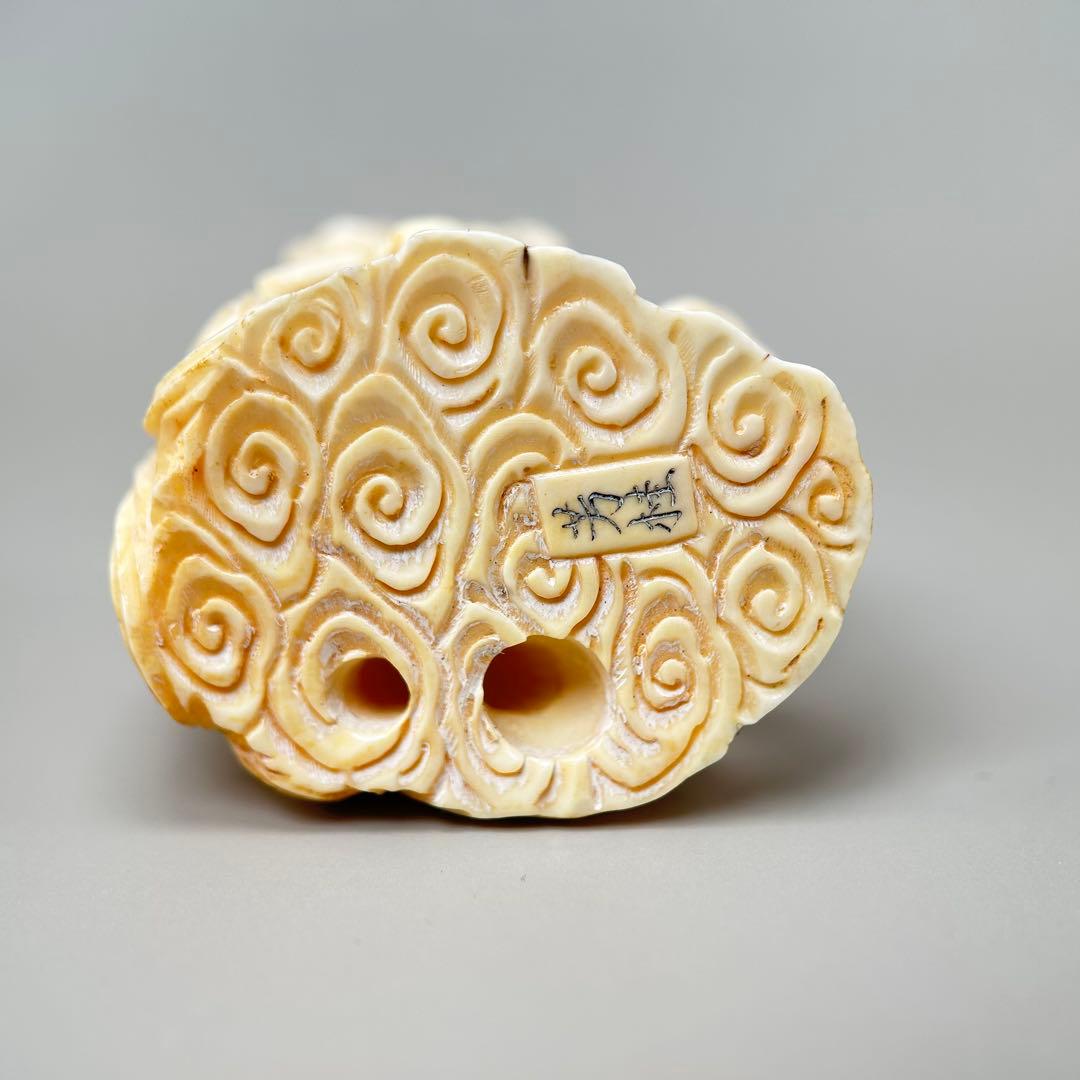 極上　根付　天然素材アンティーク骨董　飾り物　古美術　置物　細密細工　彫刻