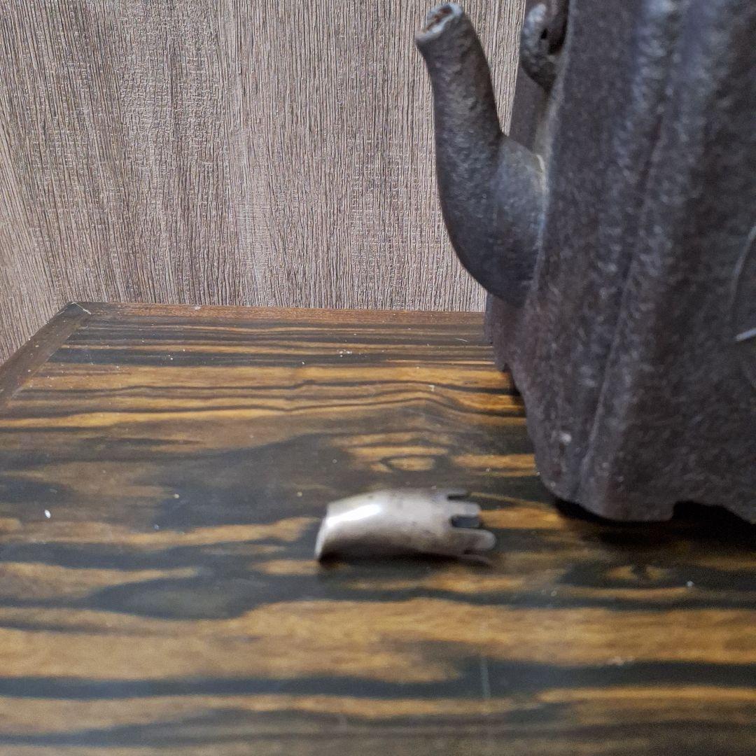 302 小泉仁左衛門 伝統的な黒色鉄製鉄瓶