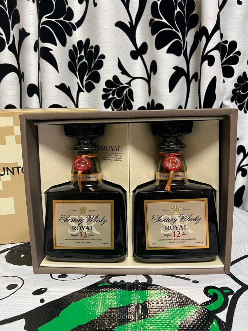 サントリー ローヤル 12年 ホワイトラベル 700ml2本セツト箱付き