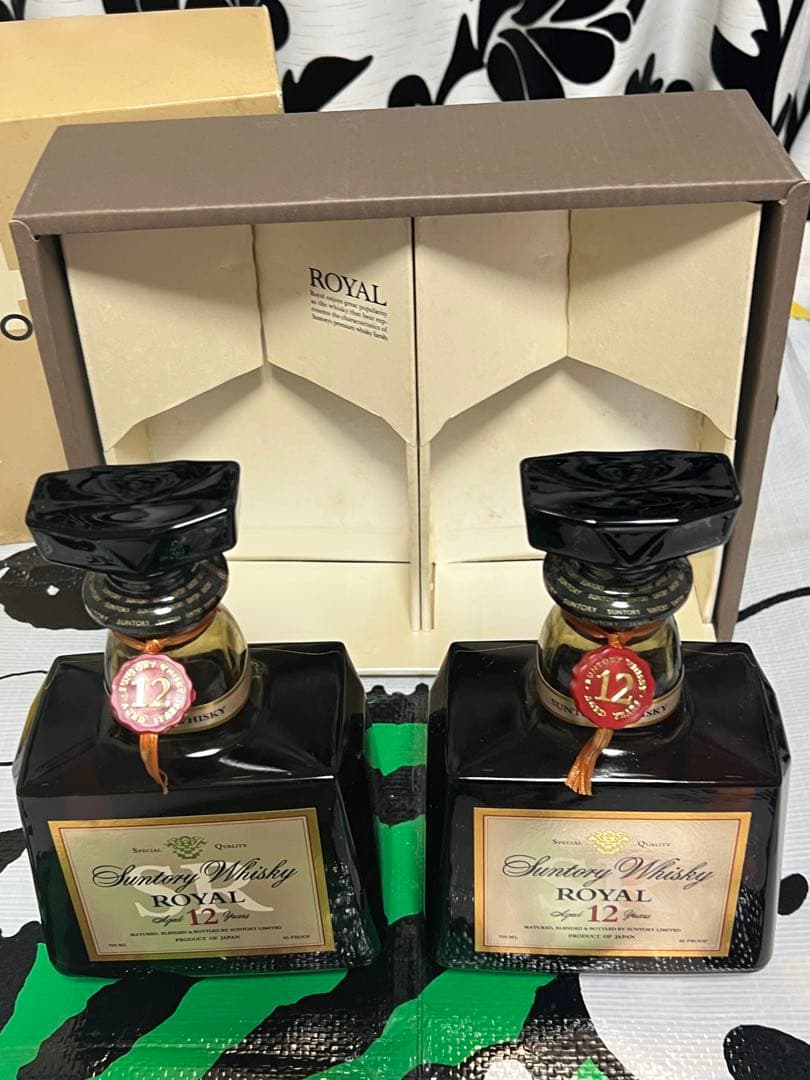 サントリー ローヤル 12年 ホワイトラベル 700ml2本セツト箱付き
