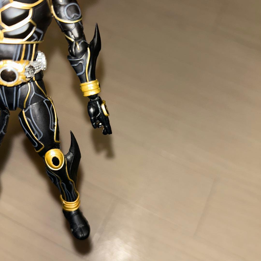 真骨彫仮面ライダー クウガ　アルティメットフォーム