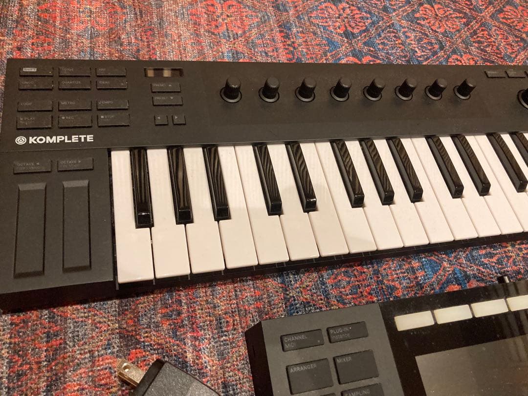 Native Instruments MASCHINE MK3 + キーボード！