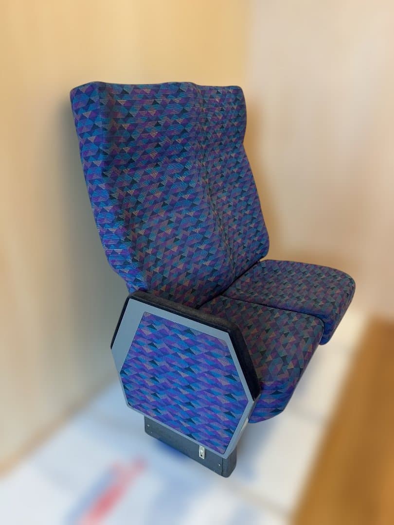 新幹線E4系MAXの転換式2人掛けシート