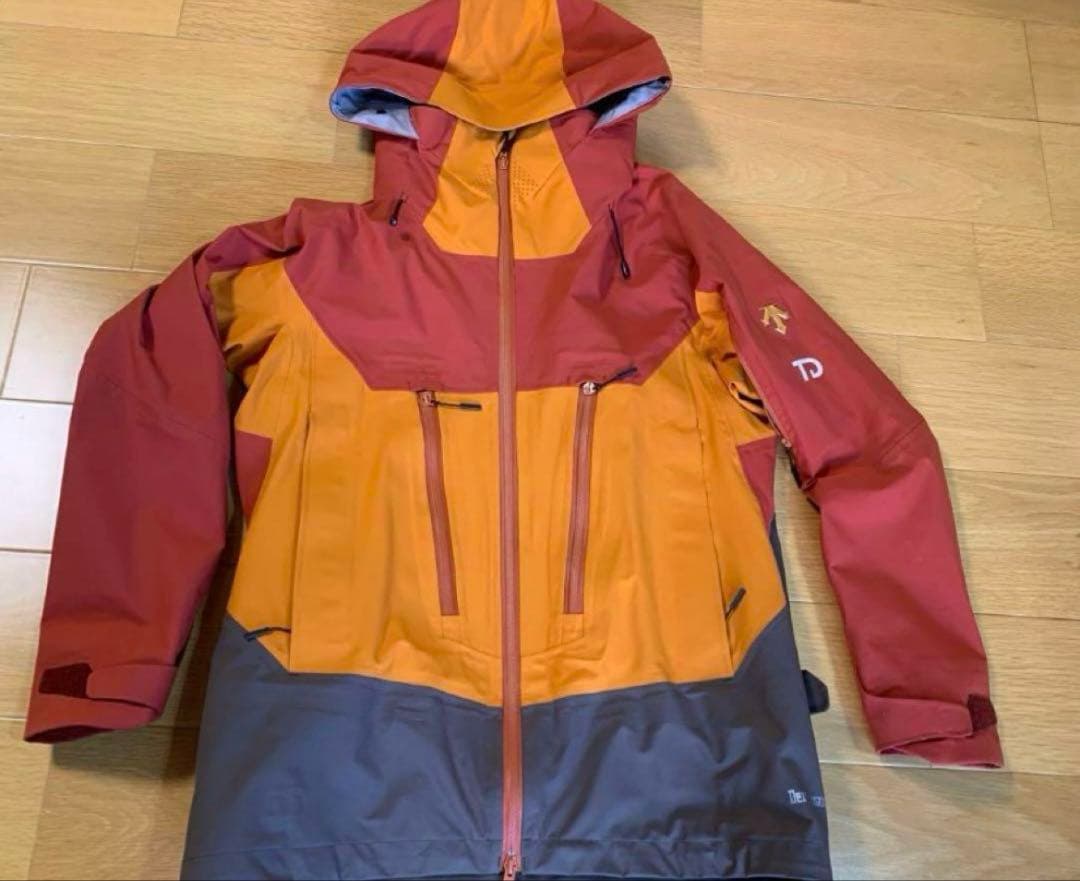 TEAM DESCENTE スキーウェア