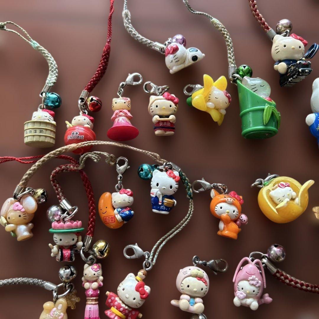 ご当地限定ハローキティストラップ 約50個セット