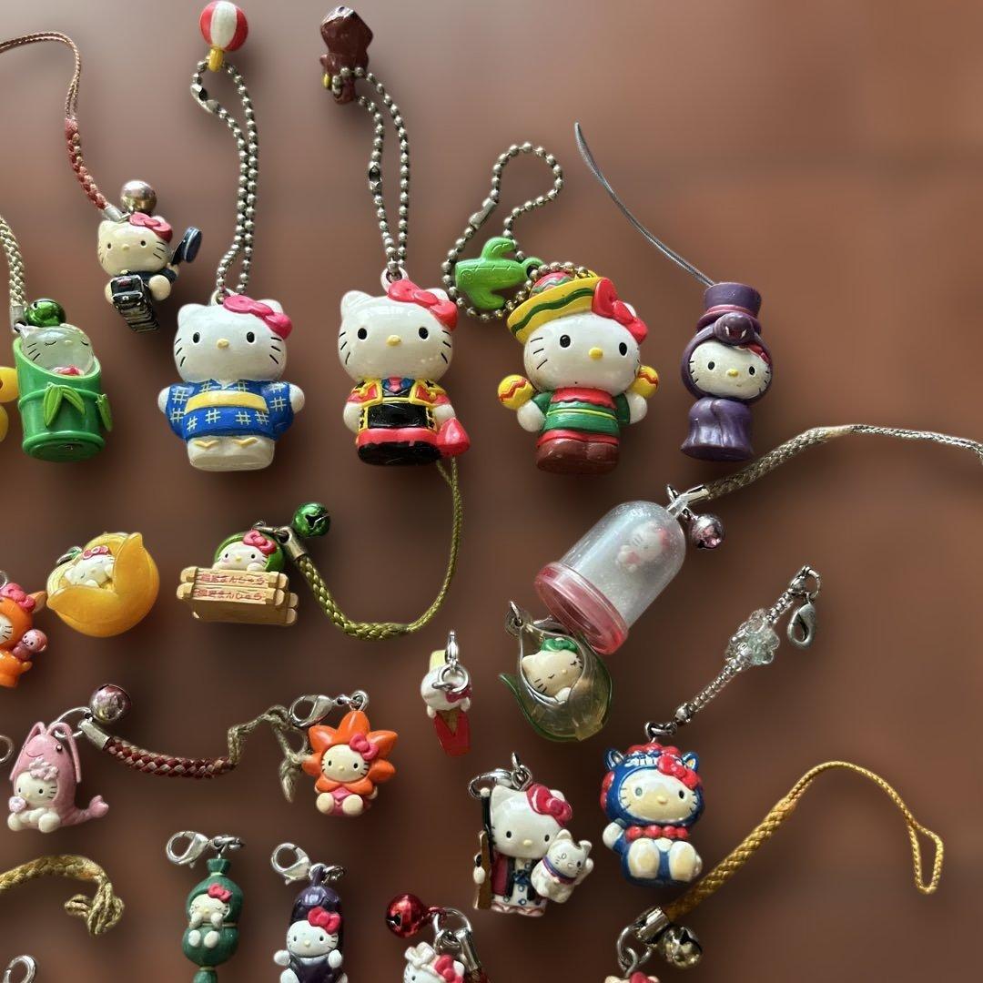 ご当地限定ハローキティストラップ 約50個セット