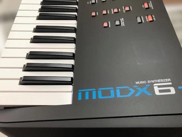 YAMAHA シンセサイザーMODX６＋　６１鍵盤