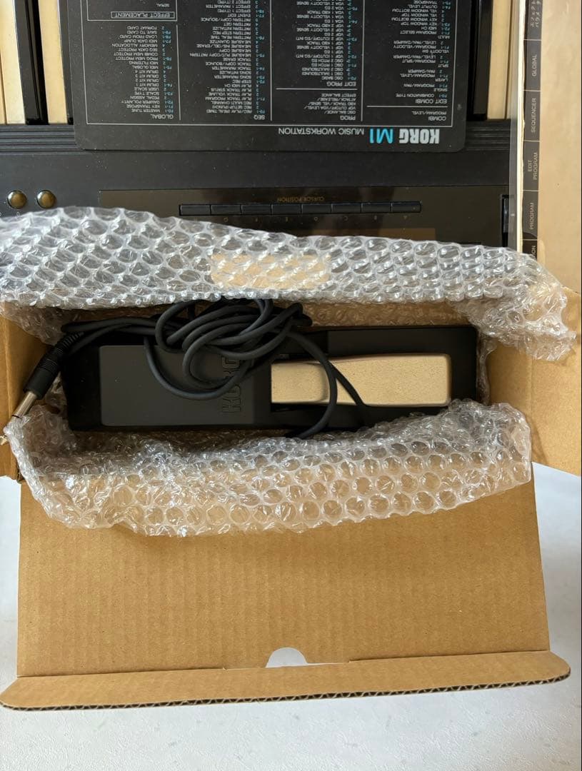 KORG M1 音楽ワークステーション　シンセサイザー ペダル専用台付き