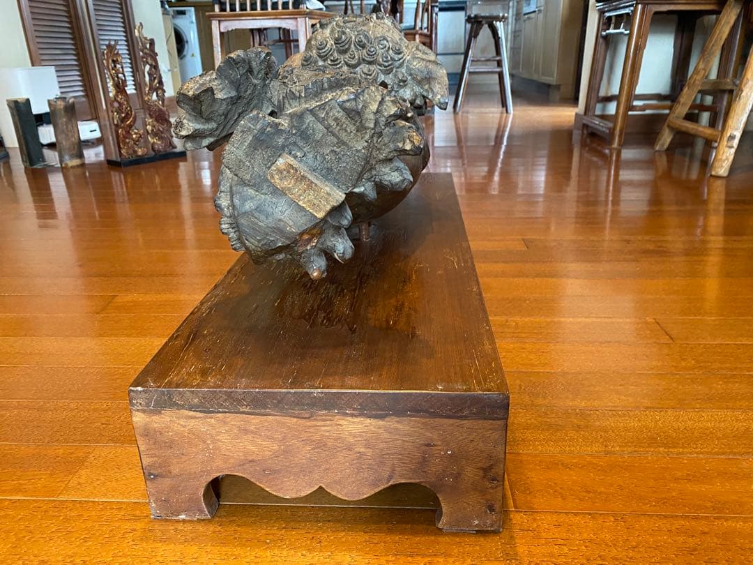 中国アンティーク　獅子の彫刻