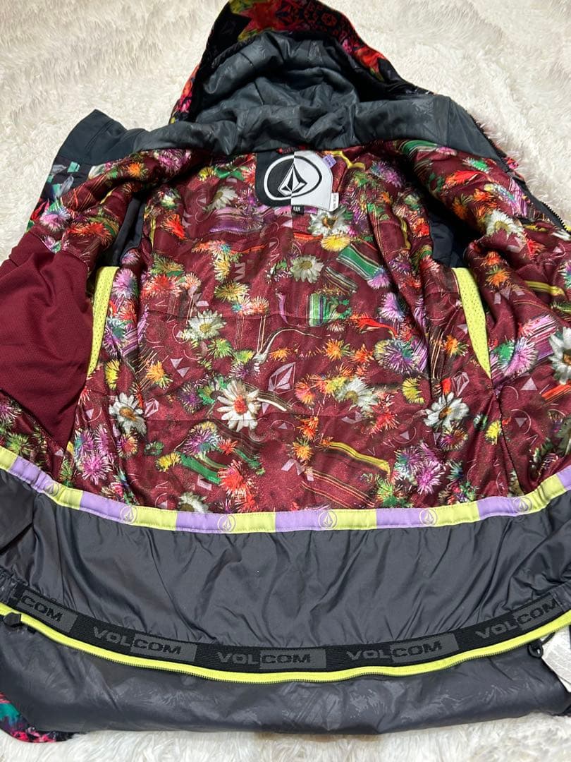 極美品VOLCOMスノーボードウェアジャケットFREE INSULATED