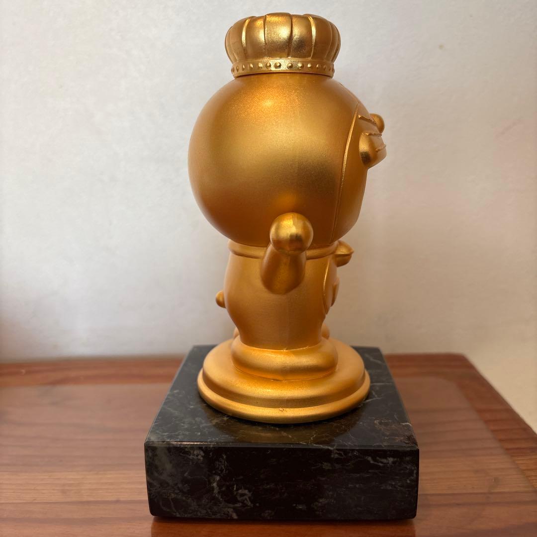 ゴールドドラえもんフィギュア 王冠付き