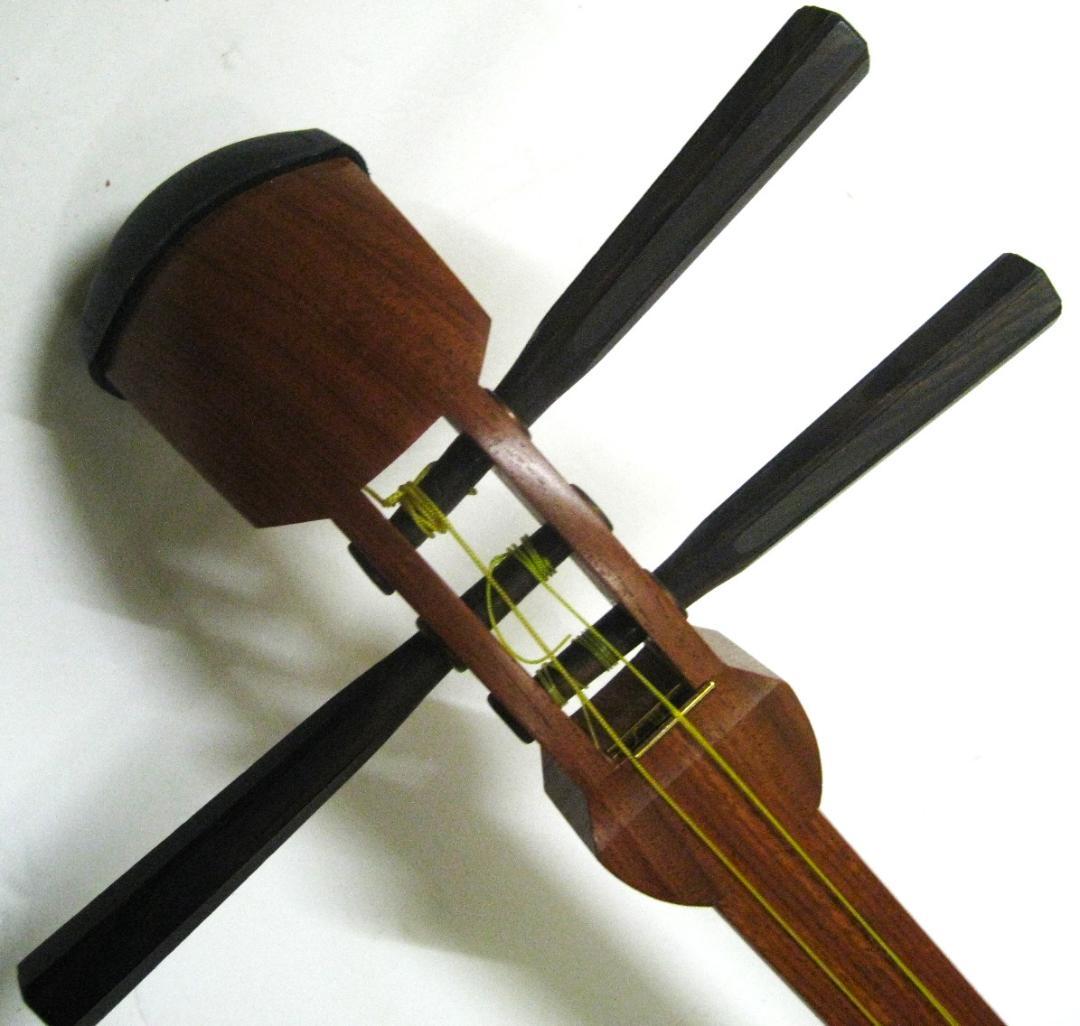 三味線 たいこ 表面 クラック 裏面 破れ 気になる方は張り替えてください 木付