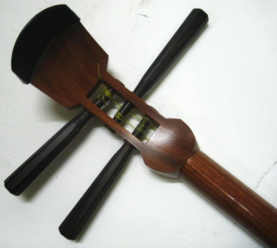 三味線 たいこ 表面 クラック 裏面 破れ 気になる方は張り替えてください 木付