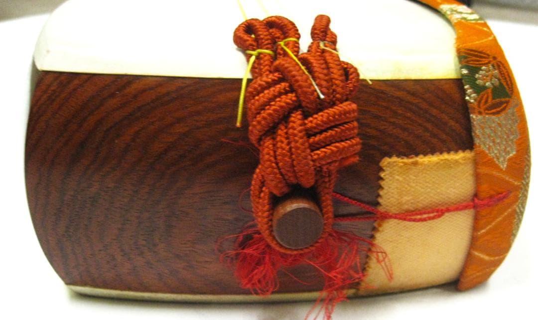 三味線 たいこ 表面 クラック 裏面 破れ 気になる方は張り替えてください 木付