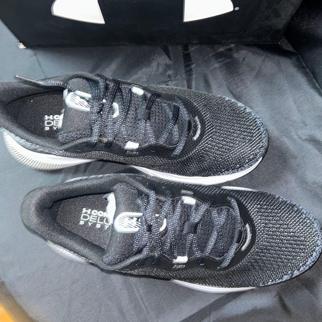 Under Armour Charged 極美品ランニングシューズ