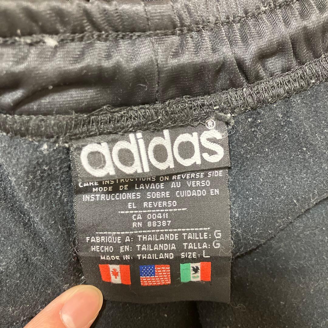 adidas 黒ジャージパンツ 万国旗