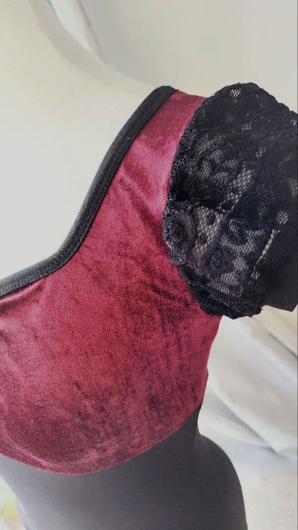 S～M/深いワインレッドクラッシュベロアとレースが高級感を醸し出す娘役レオタード