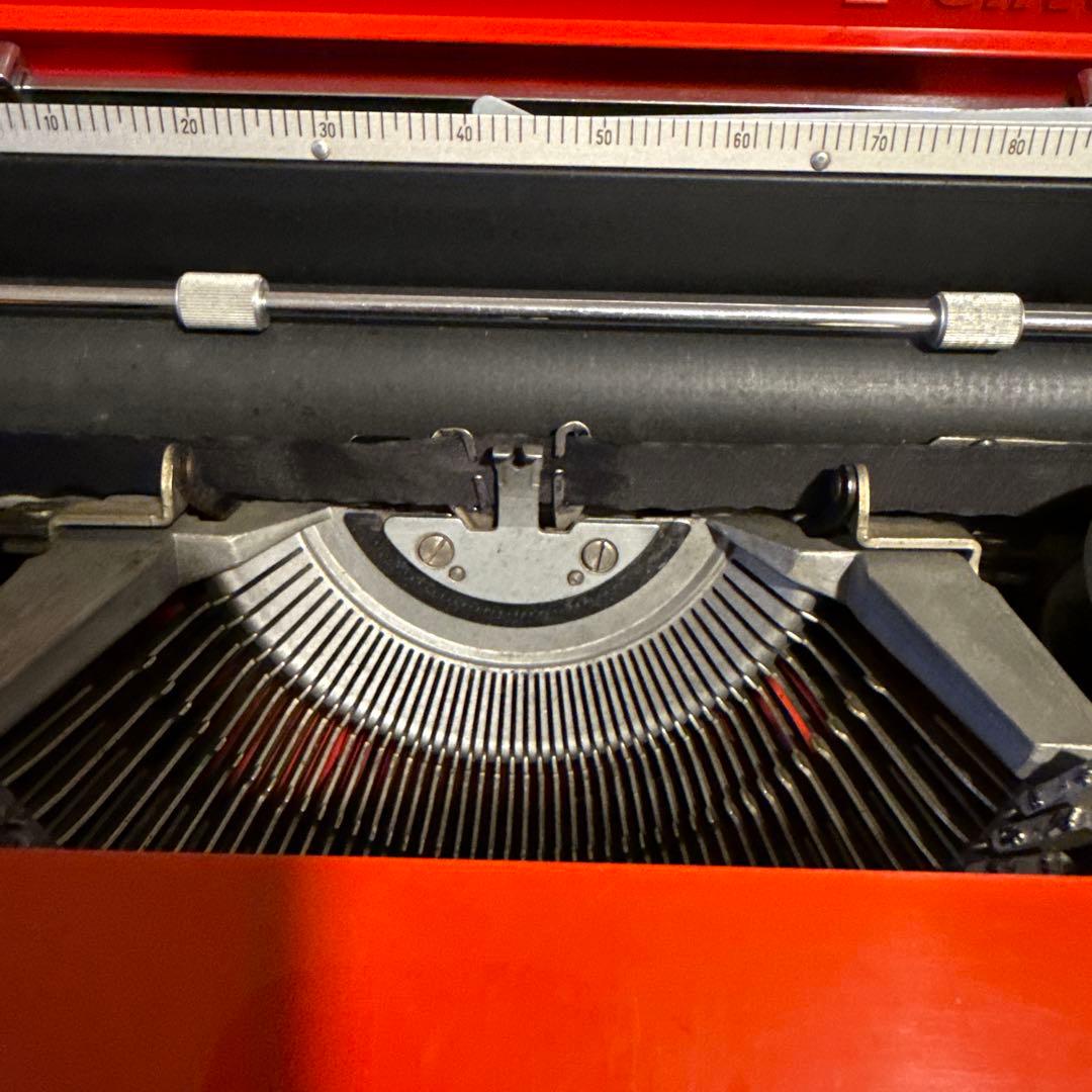 Olivetti Valentine オリベッティ バレンタイン タイプライター