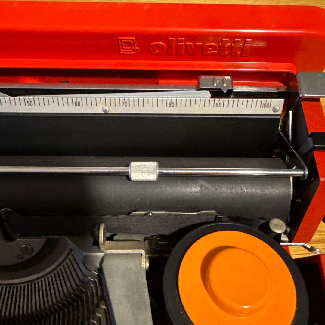 Olivetti Valentine オリベッティ バレンタイン タイプライター