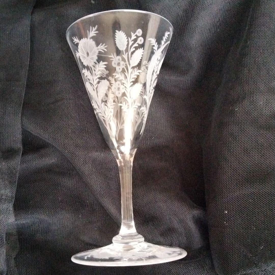 美品、まとめ買い歓迎、サンドブラストのフラワーモチーフのグラス。値下げ