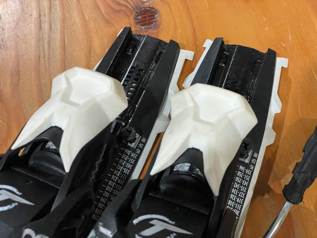 TYROLIA チロリア アタック13 取付ジグ付き