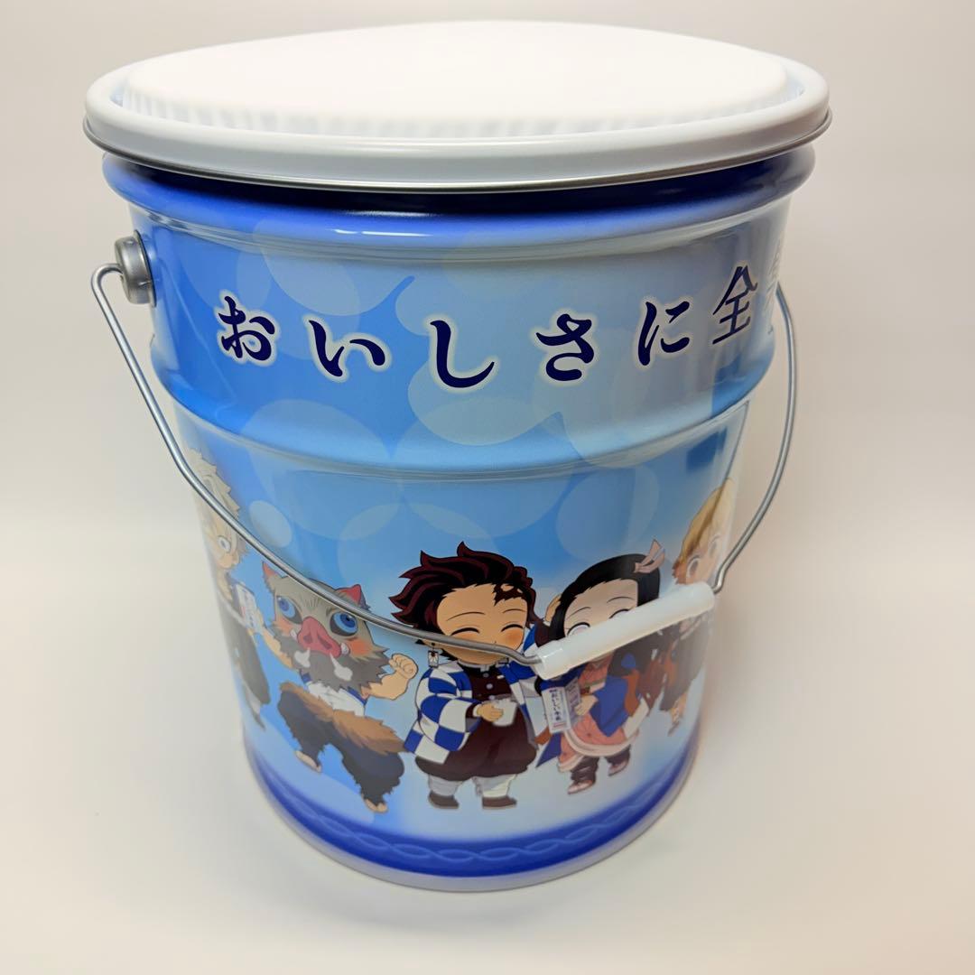 限定50名　鬼滅の刃　明治おいしい牛乳隊　の座れる缶　B3タペストリー入り