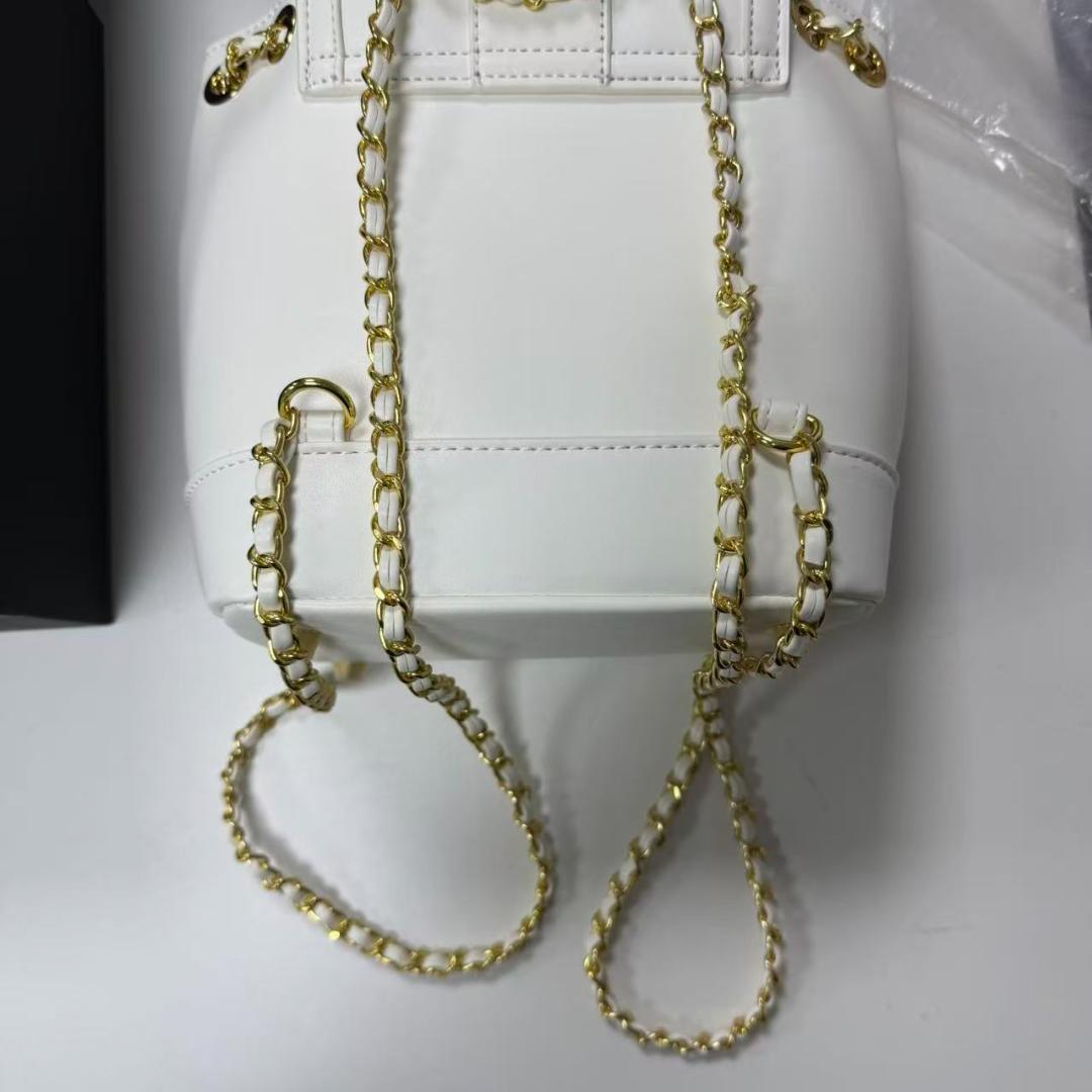 ホワイト ハンドバッグ ゴールドチェーン