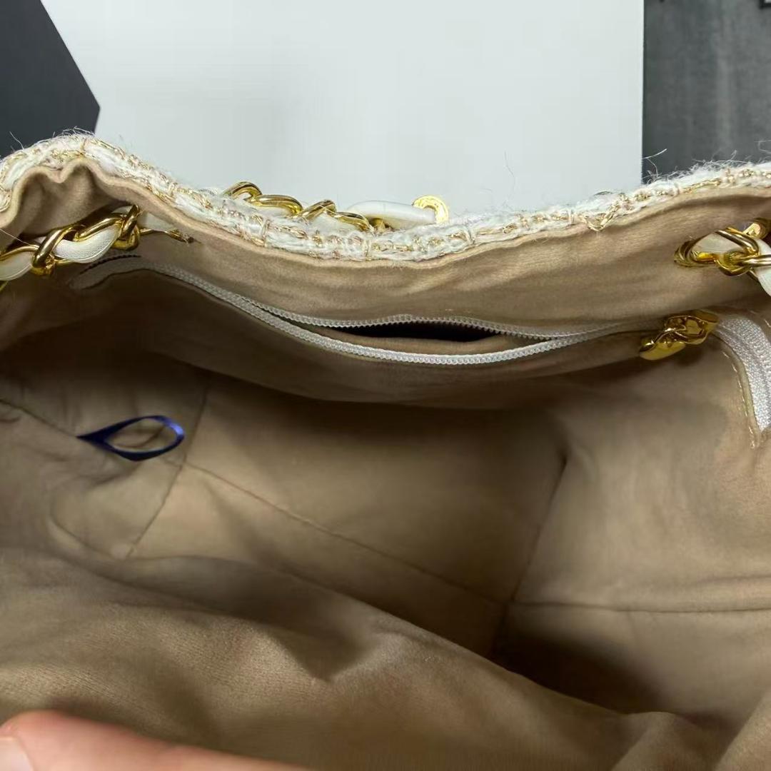 ホワイト ハンドバッグ ゴールドチェーン