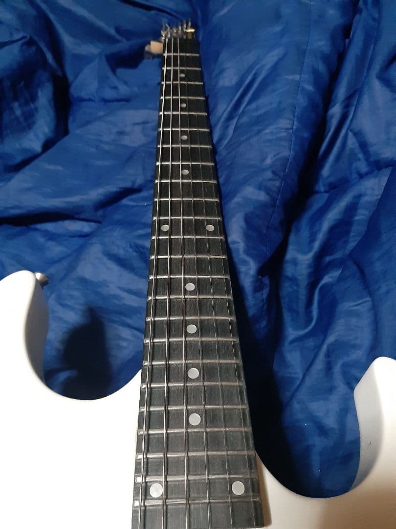 最終値下げジャンク世界に1本ＡＩＹストラトタイプギターSSH白24F調整済