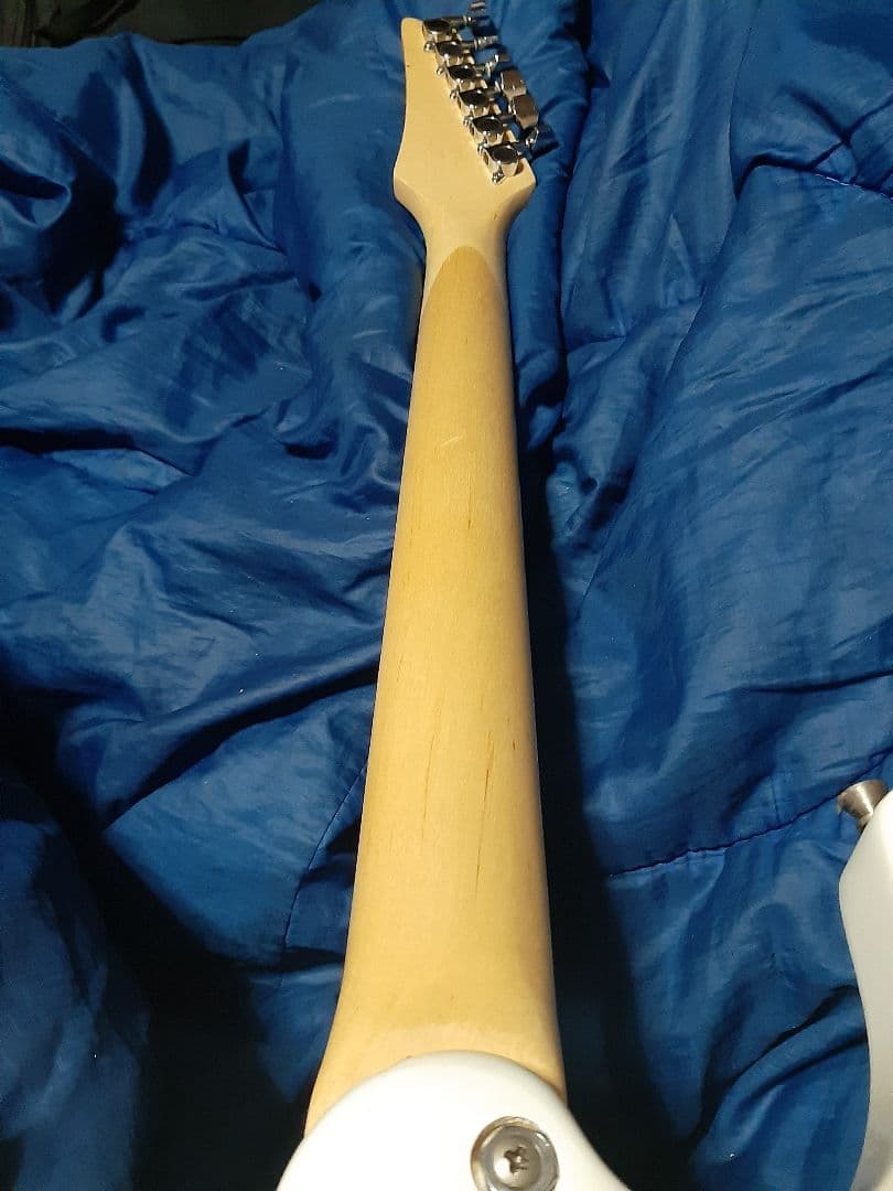 最終値下げジャンク世界に1本ＡＩＹストラトタイプギターSSH白24F調整済