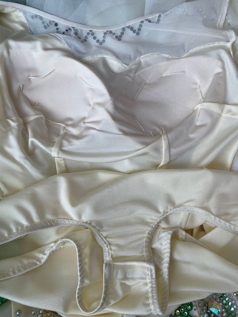 社交ダンス　スタンダードドレス ⭐️クリーム色&グリーン