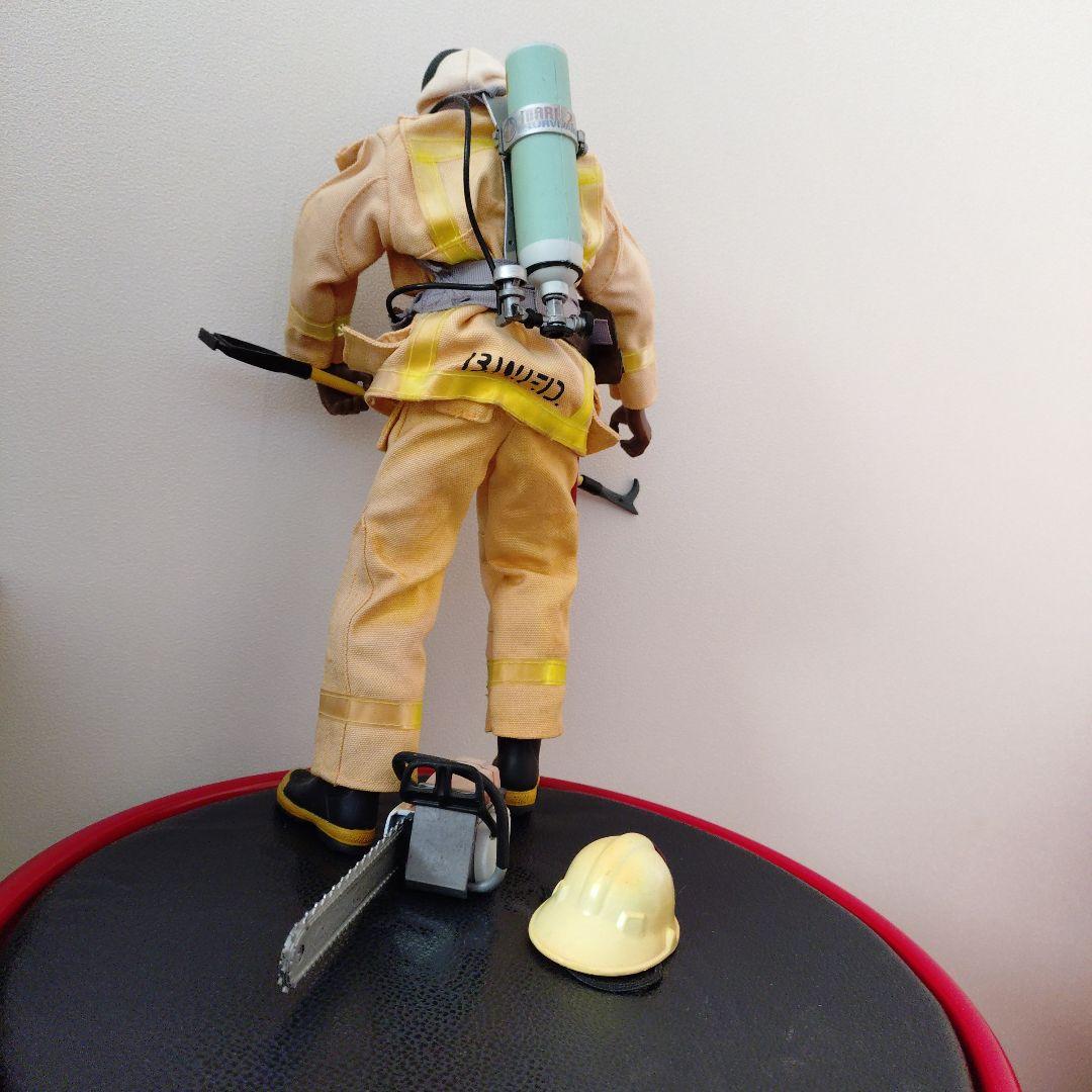 消防士フィギュア チェーンソー付き