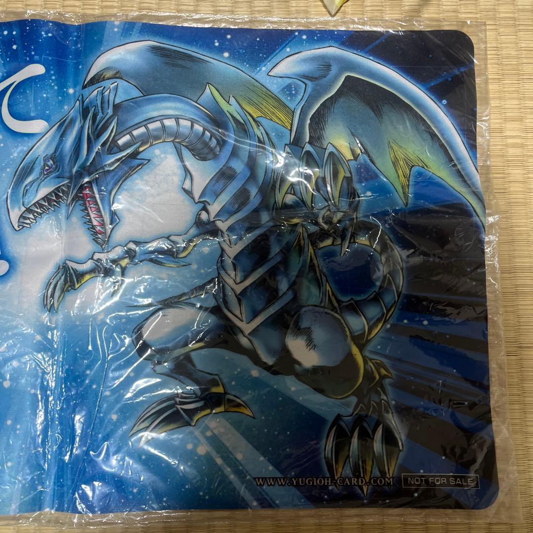 新品 遊戯王 青眼の白龍 プレイマット キャンペーン当選品