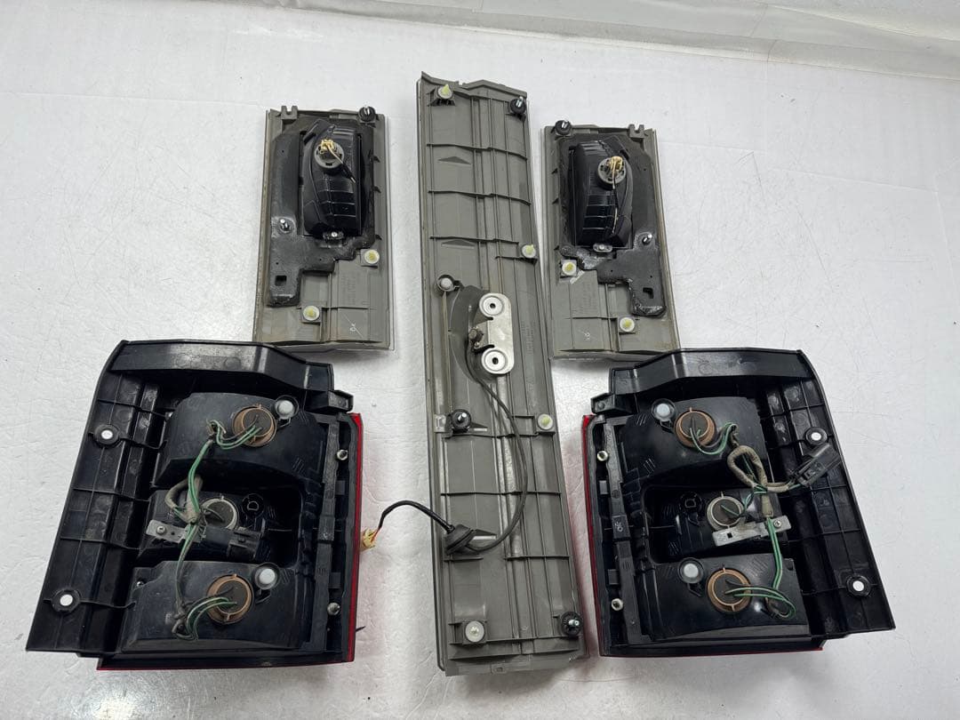 デリカD:5 左右 テール ライト テールランプ 5点セット